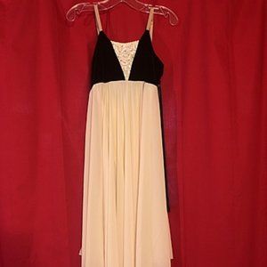Curtain Call Black/Cream Dress